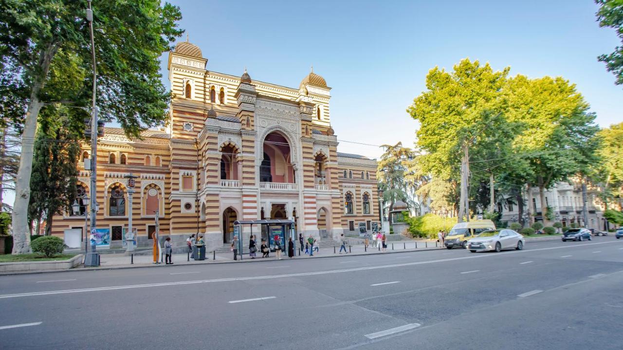 Near The Opera Apartment Tbilisi Bagian luar foto
